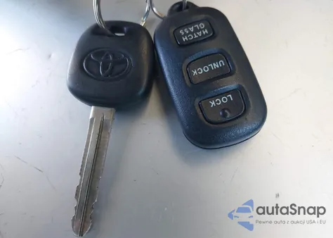 2006 Toyota Matrix from USA, damaged, VIN 2T1KR32E26C585641